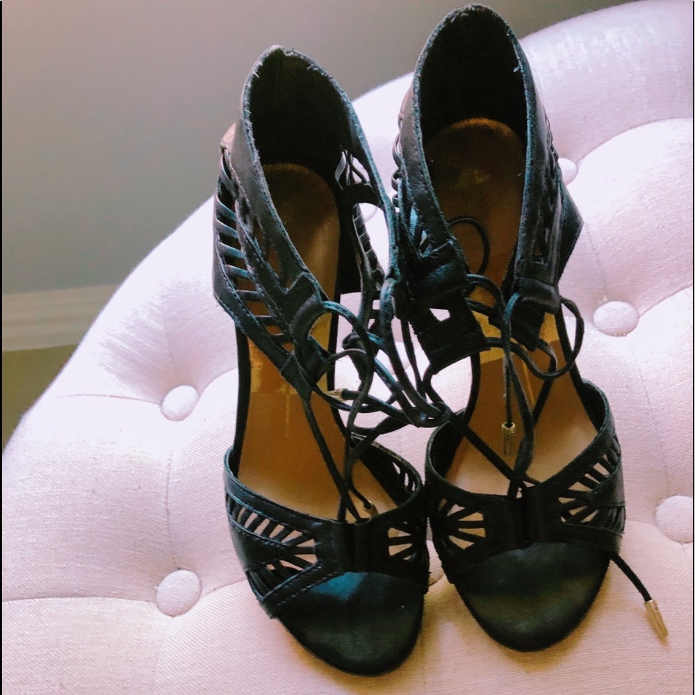Dolce Vita sandals 🌿🌿🌿BUY ONE GET ONE FREE